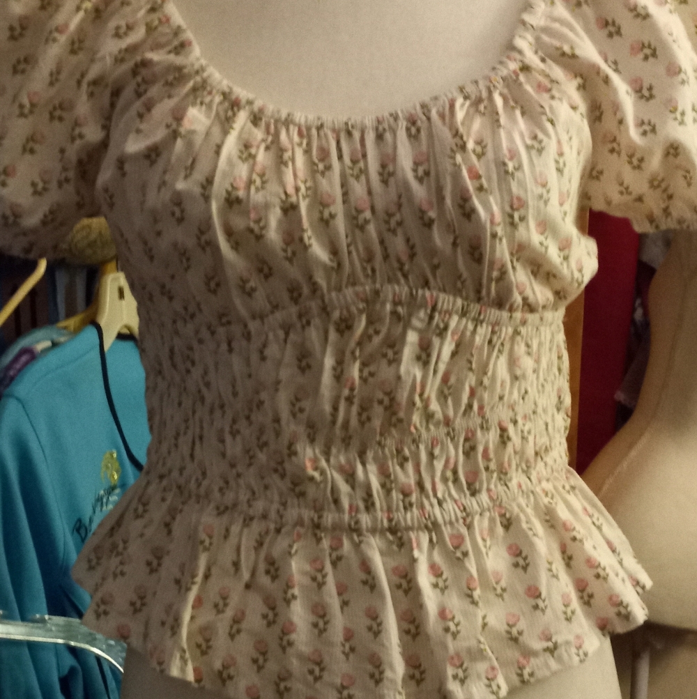 New,tag,smocked peasant top in ivory floral pink rose print,puff sleeve,size med